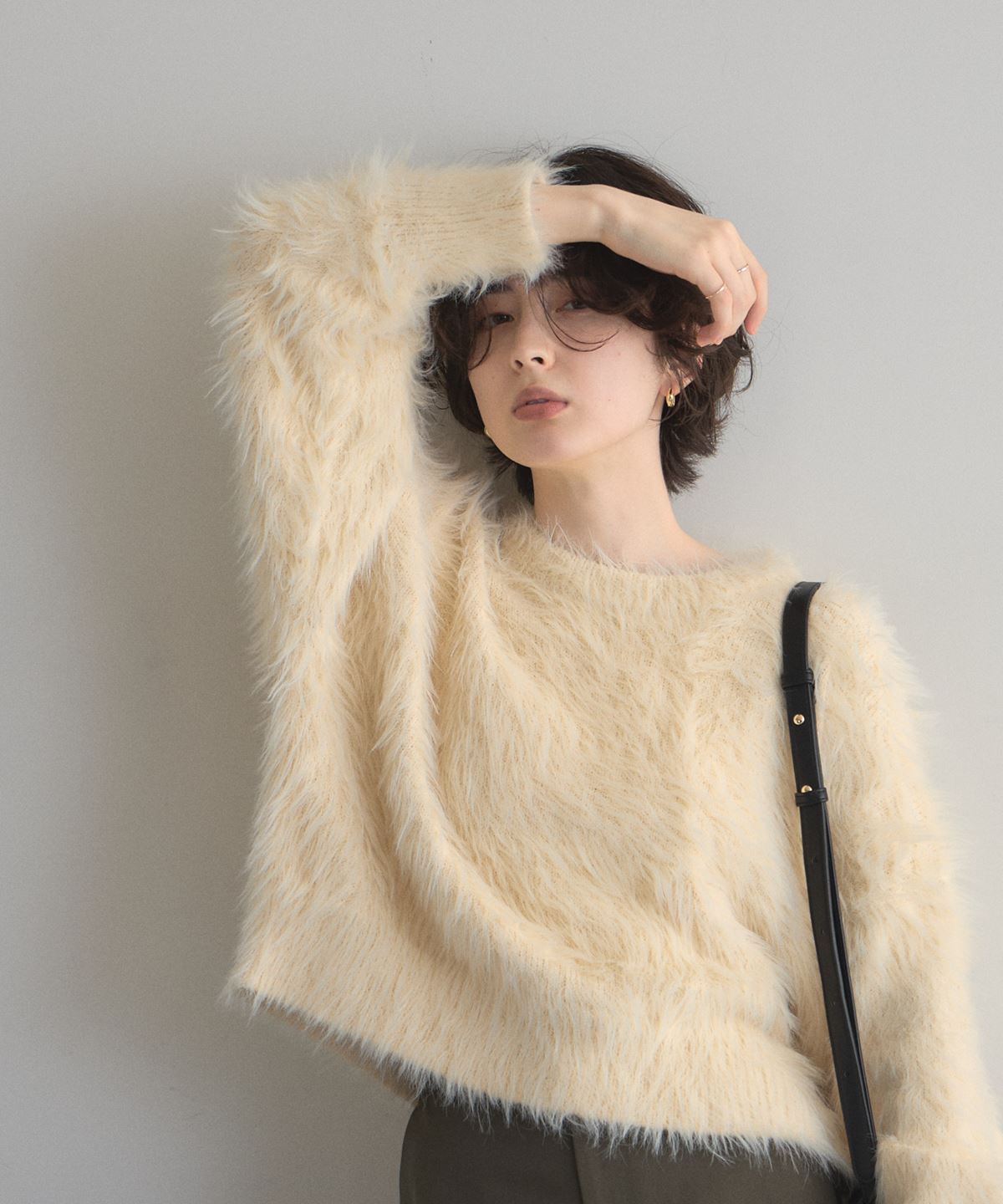 【オフィシャルサイト限定】ロングフェザークルーネックニット