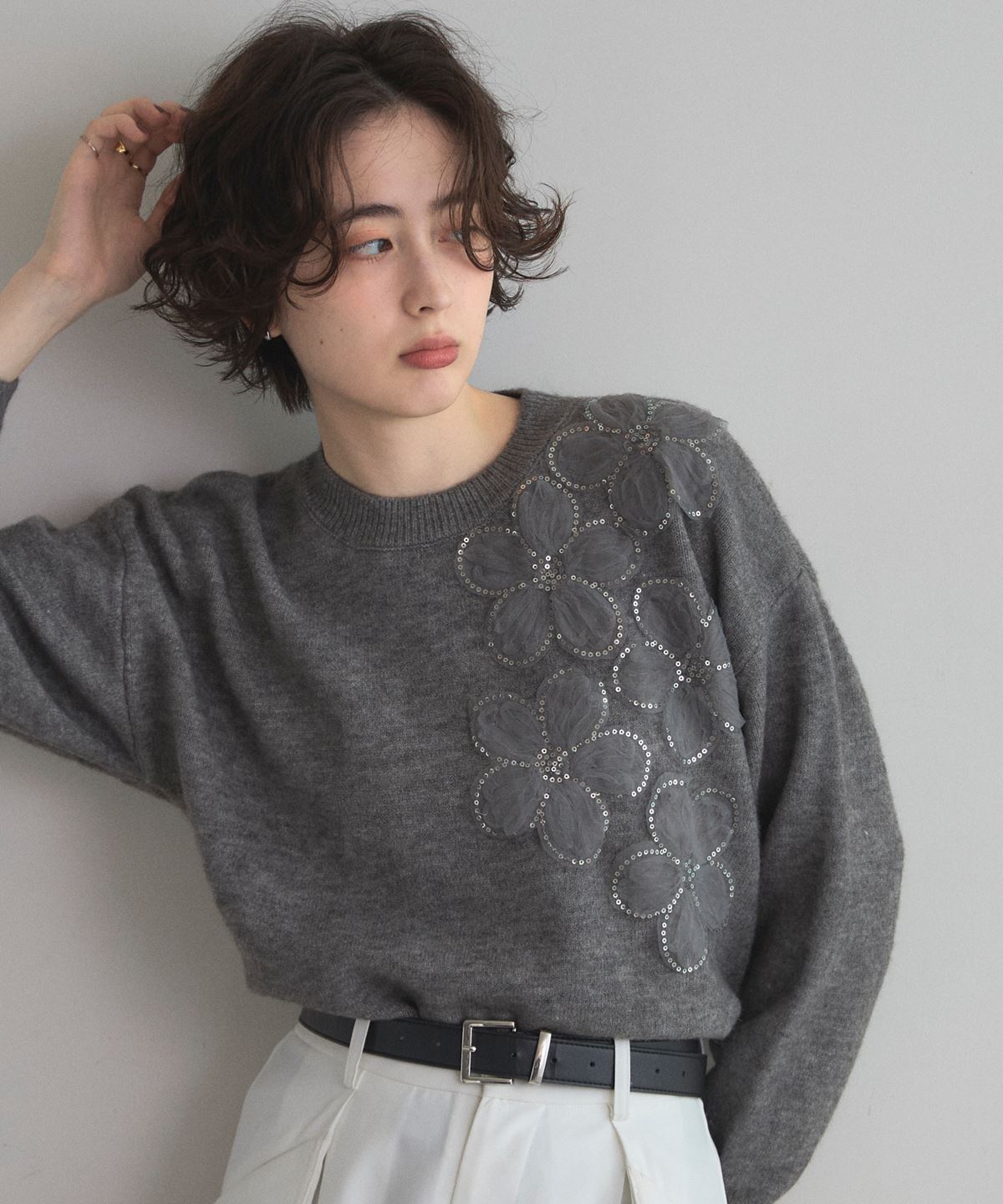 入荷リクエスト受付中！【オフィシャルサイト限定】スパンコールお花付きニット