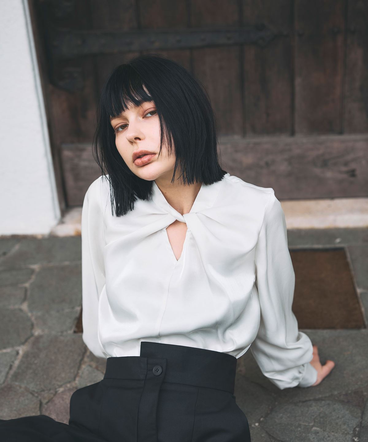 ARVELLIA｜ DRAPED TWIST BLOUSE