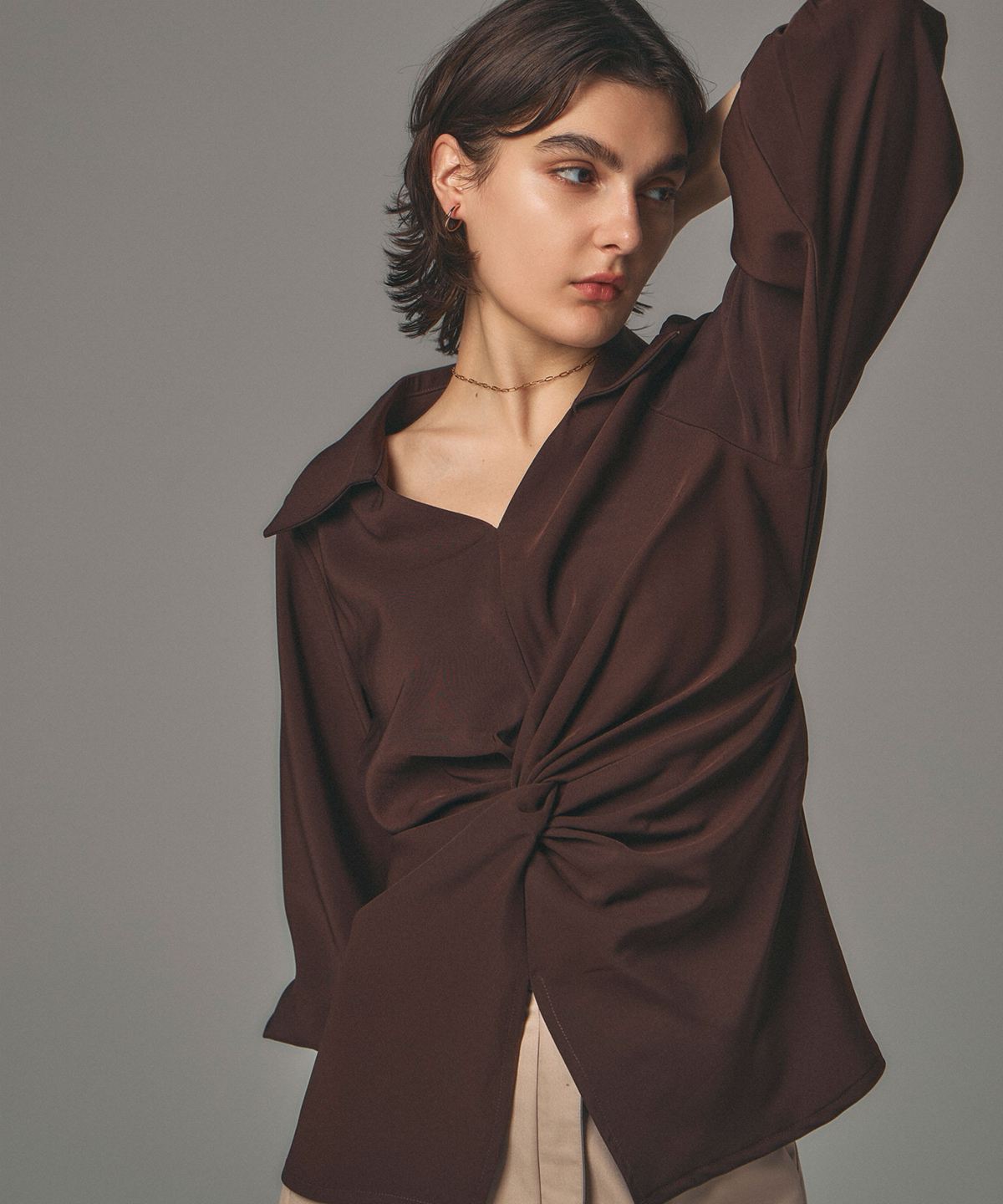 【ARVELLIA】KNOT DRAPE BLOUSE