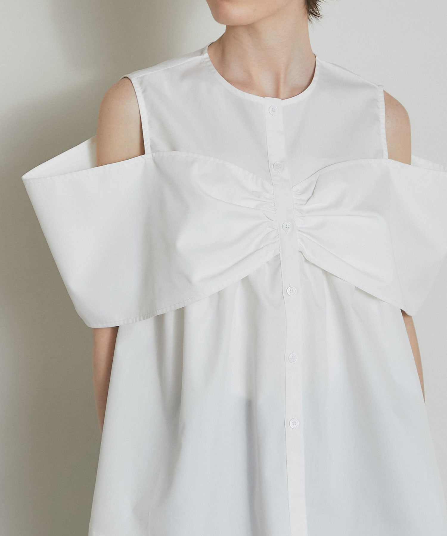 ホワイト6月再販予定！再入荷リクエスト受付中【ARVELLIA】  SCULPTED BOW BLOUSE