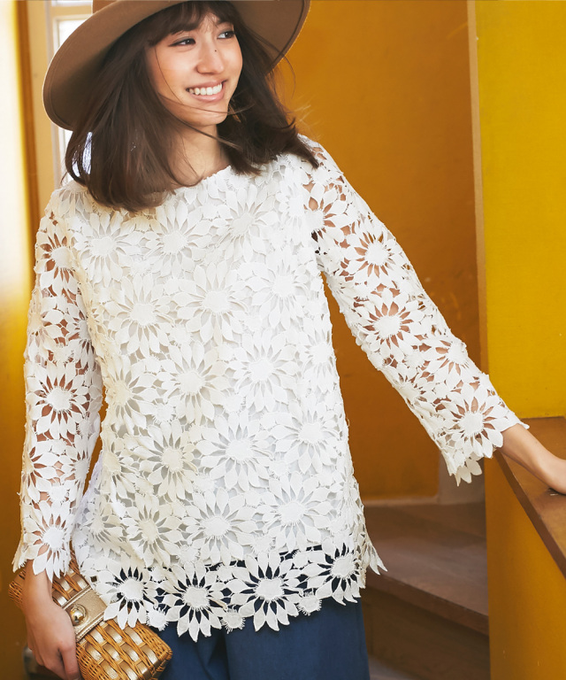 ケミカルレースブラウス