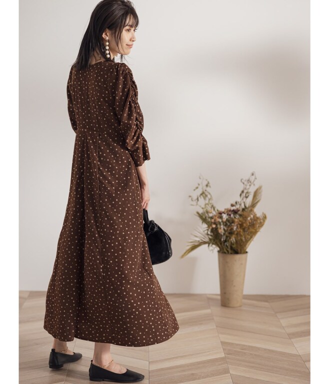 アルページュストーリー全国完売カラー　上品小花シャーリングワンピース アルページュストーリー全国完売カラー 上品小花シャーリング