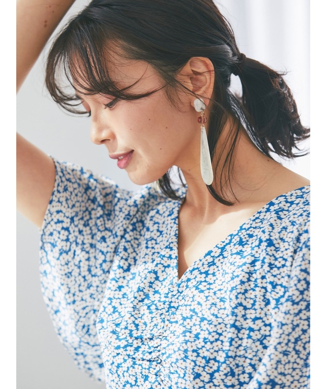【OBLI】新品未使用　定価4.7万　マーガレットフラワーVネックワンピース　1 スモールフラワーVネックワンピース