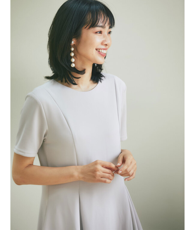 半袖美シルエットワンピース