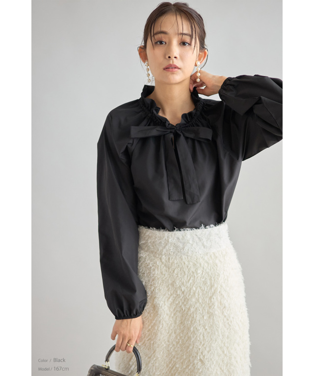 フリルネックギャザーブラウス
