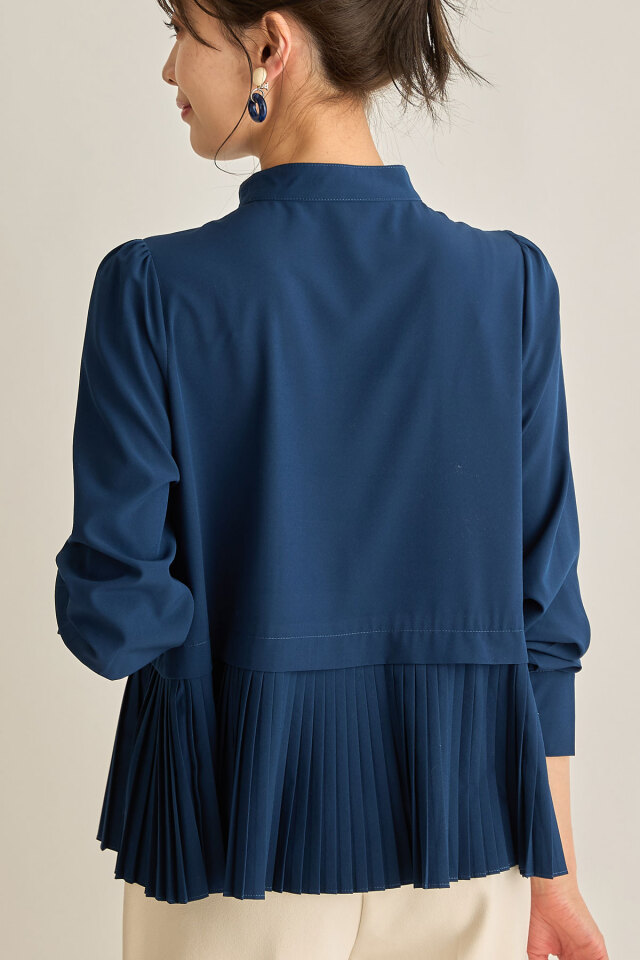 パール釦プリーツブラウス