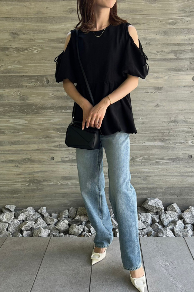 冨張愛さん着用】カットアウトペプラムブラウス 