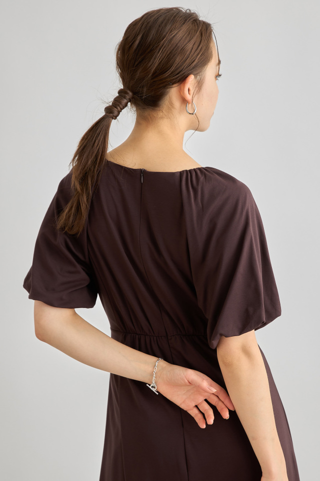 成瀬愛里さん着用】バルーンスリーブVネックパールワンピース