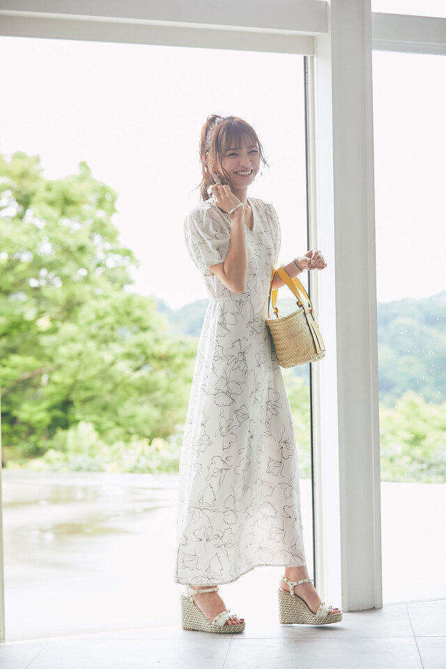 成瀬愛里さん着用】モノトーンフラワーカシュクールワンピース 