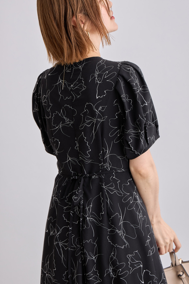 成瀬愛里さん着用】モノトーンフラワーカシュクールワンピース 