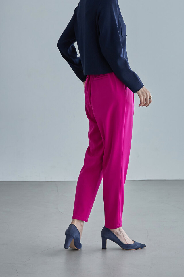 Usako／参考ページ Takakoさん着用】タックテーパードパンツ