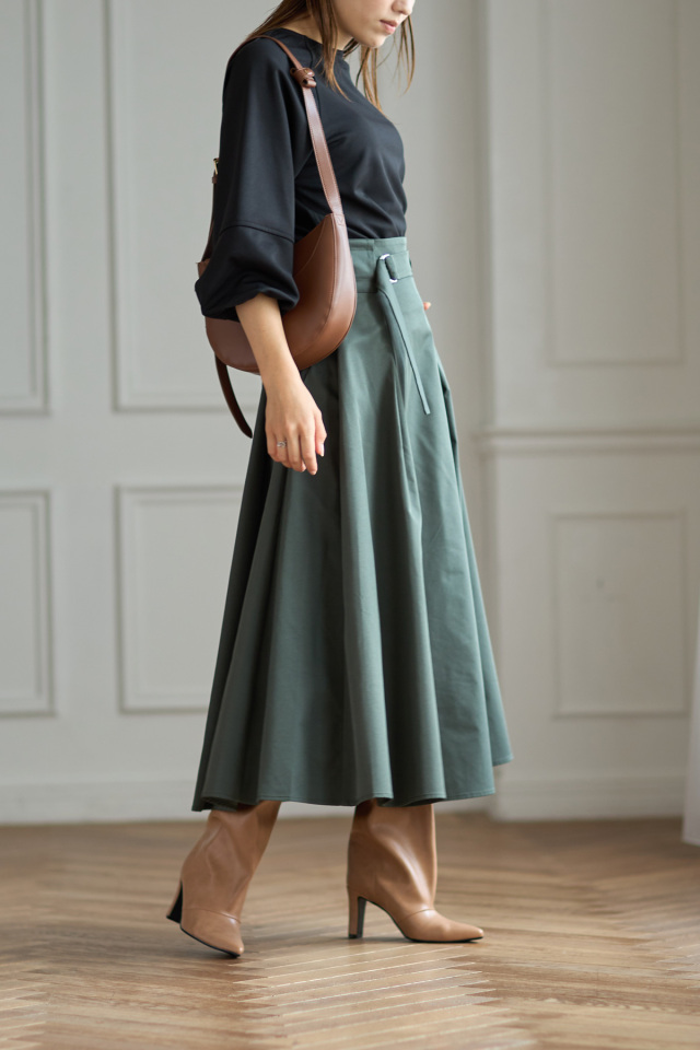 ベルテッドタックフレアスカート