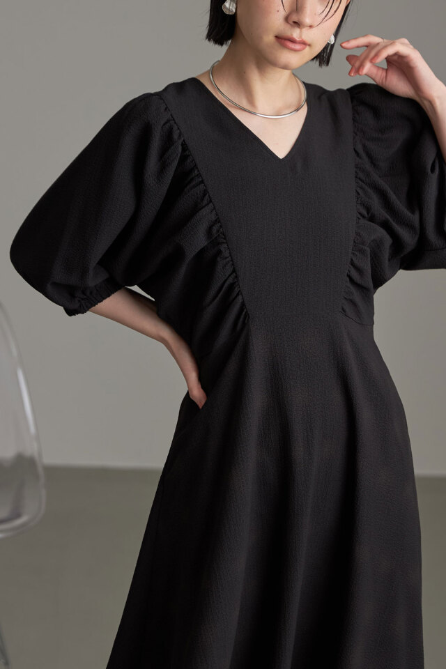 ギャザースリーブリップルワンピース