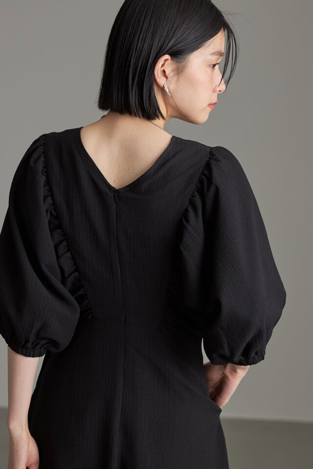 ギャザースリーブリップルワンピース