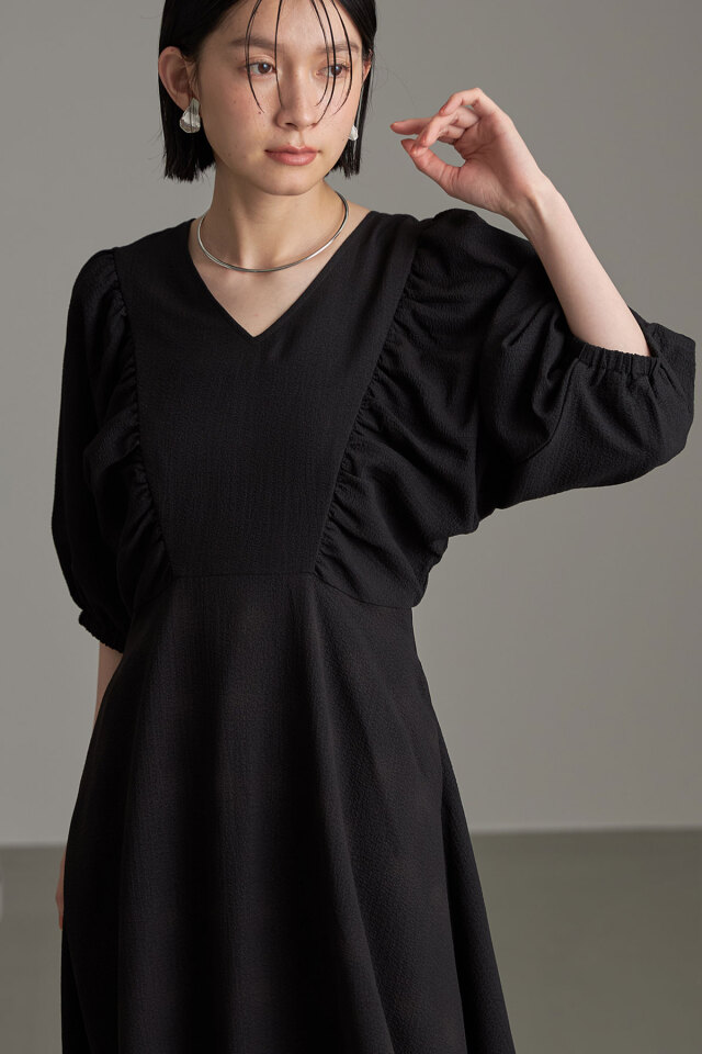 未使用　リバティ　24年　袖ギャザーワンピース　ボリュームスリーブ　日本製 ギャザースリーブリップルワンピース