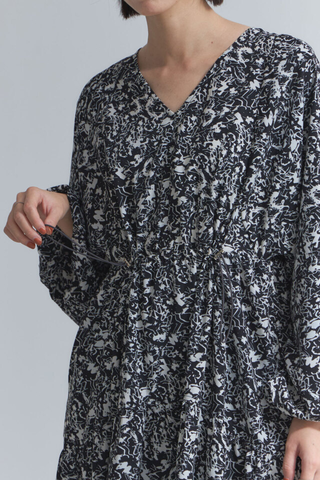 スーツ・フォーマル・ドレス PLST ニュアンスパターンドロストワンピース