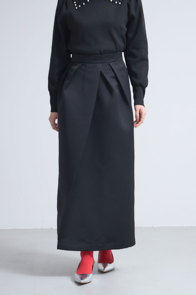 タックデザインサテンストレートスカート