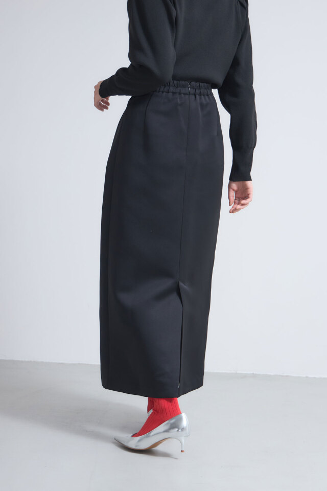 タックデザインサテンストレートスカート