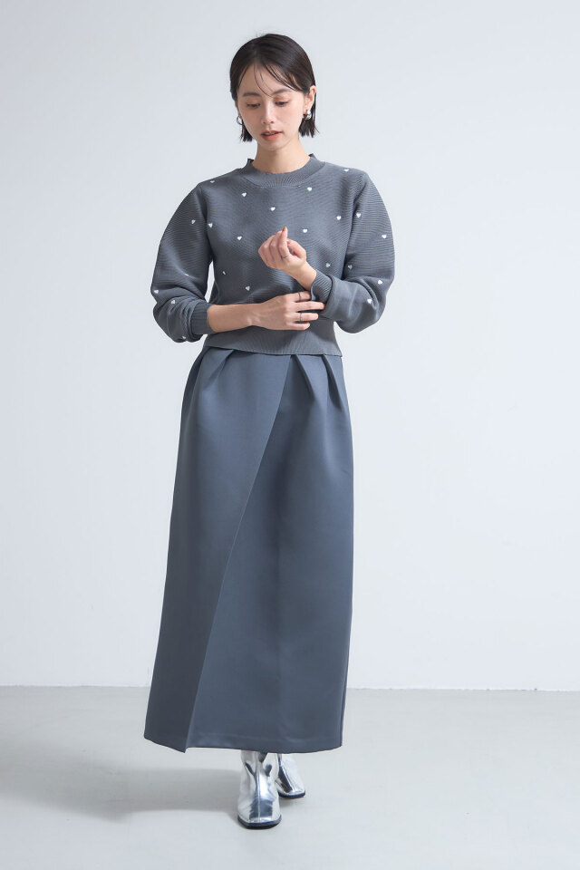 タックデザインサテンストレートスカート