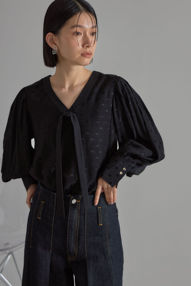 ドットジャガードリボンブラウス