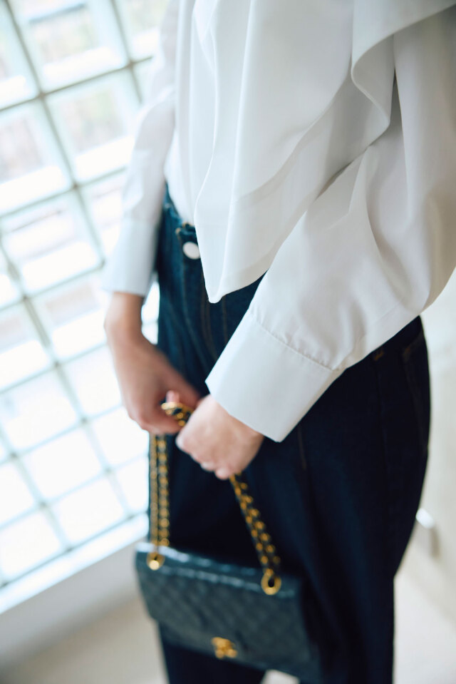 アシンメトリーフリルブラウス