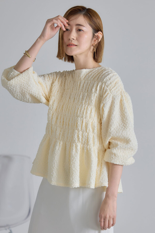 シャーリングぺプラムトップス