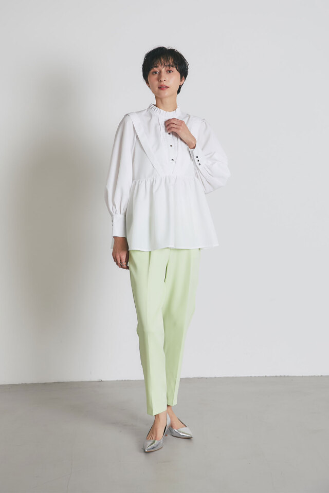 ショルダータックフリル衿ブラウス