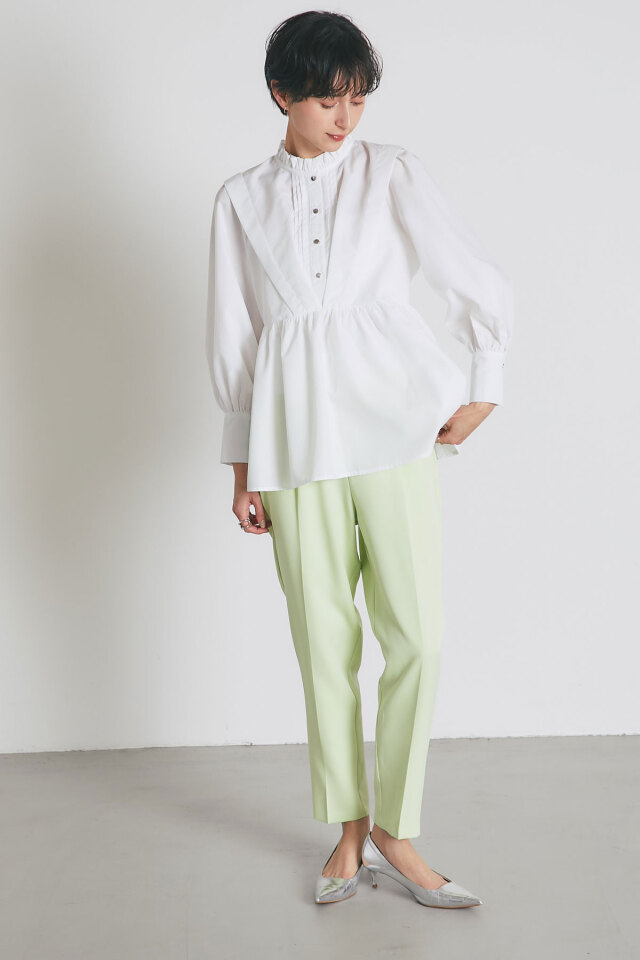 ショルダータックフリル衿ブラウス