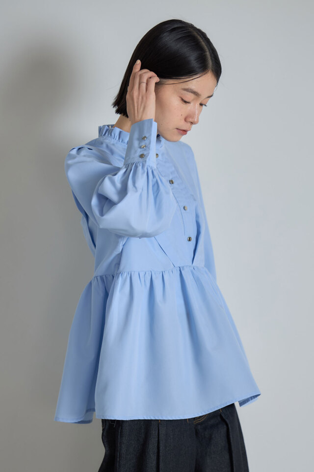 ショルダータックフリル衿ブラウス