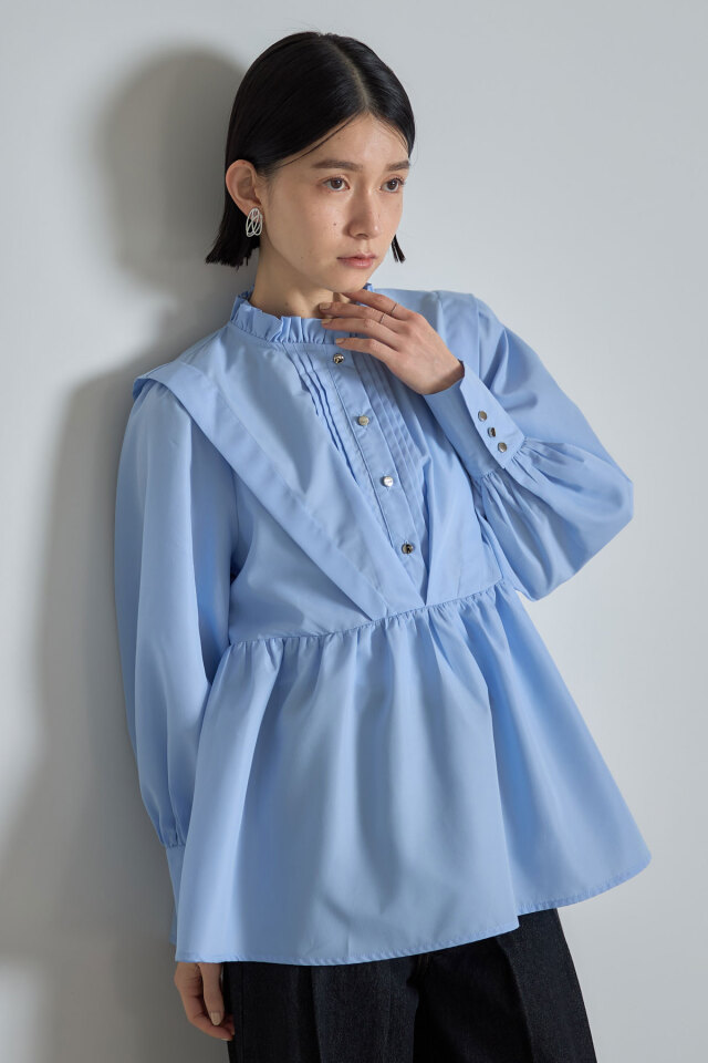 ショルダータックフリル衿ブラウス