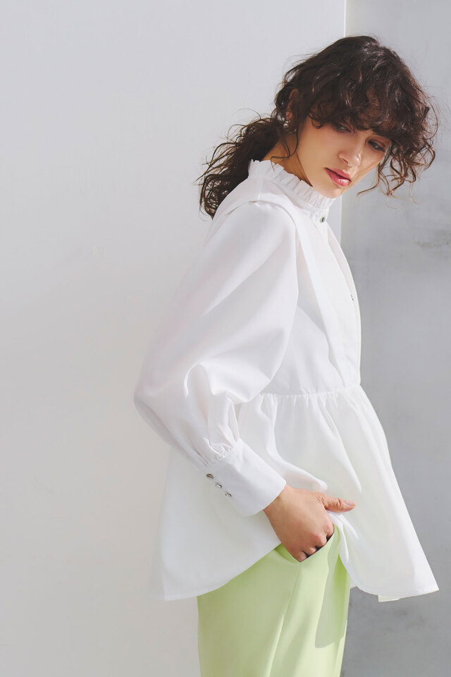 ショルダータックフリル衿ブラウス