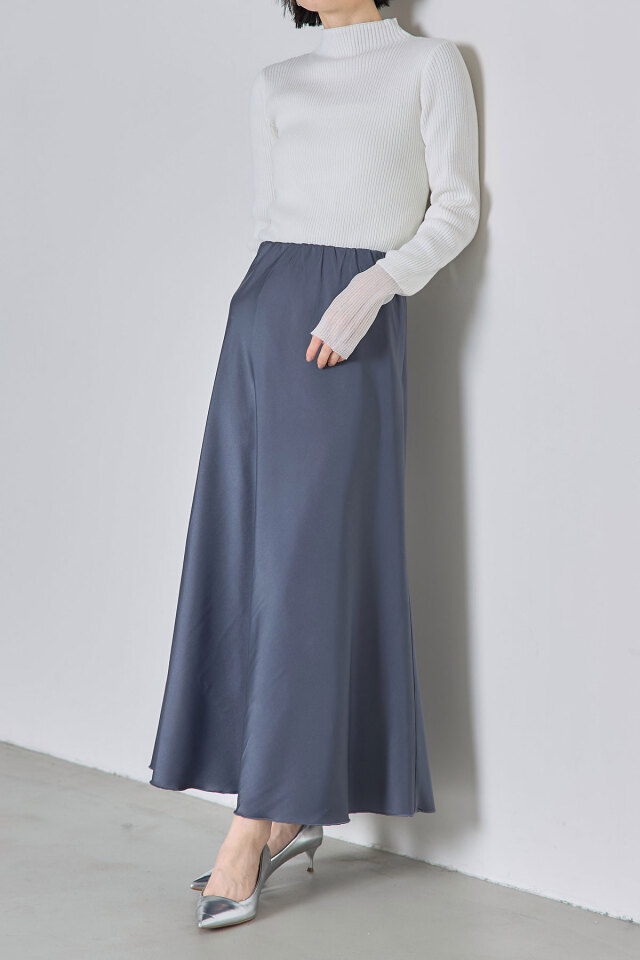 サテンナロースカート