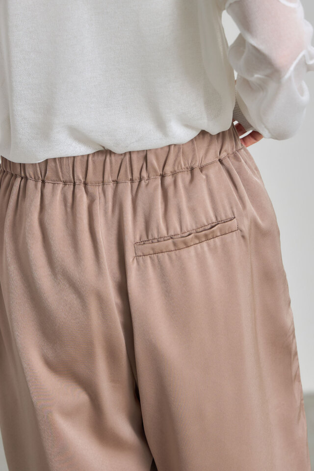 サテンワイドパンツ