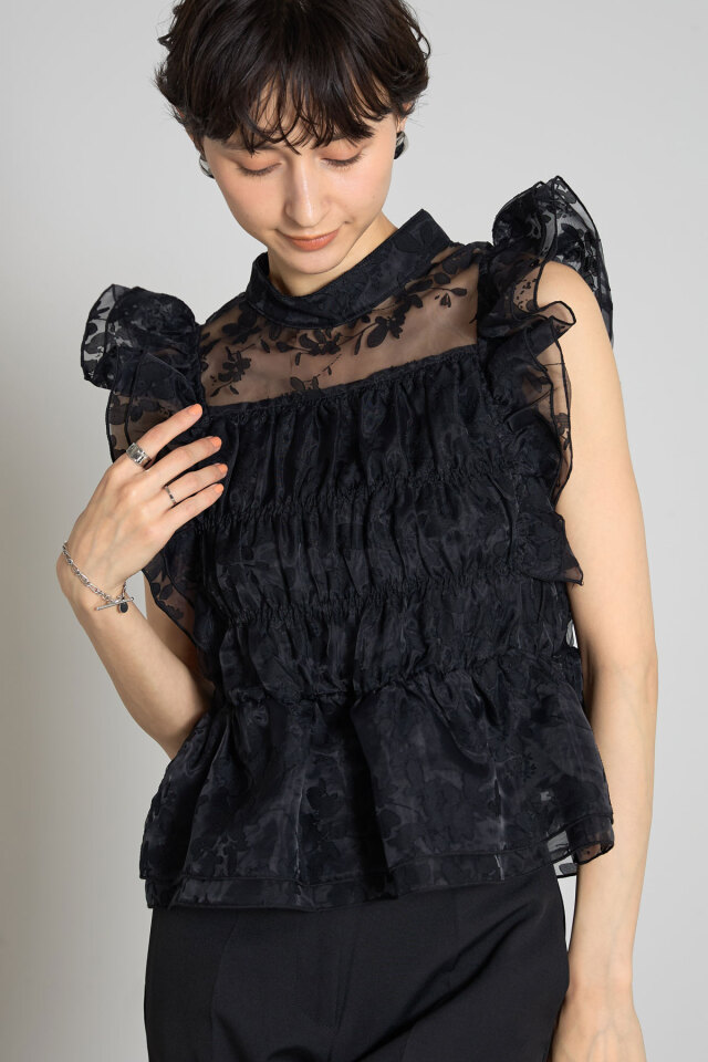 美香さん着用】シャーリングシアーブラウス