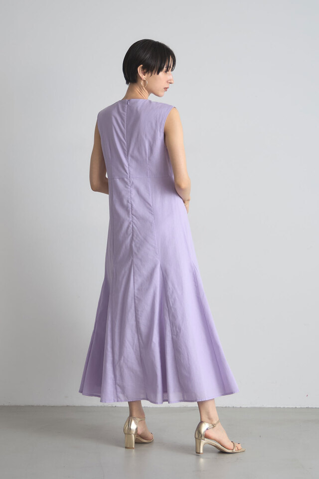 Vネックリネンワンピース