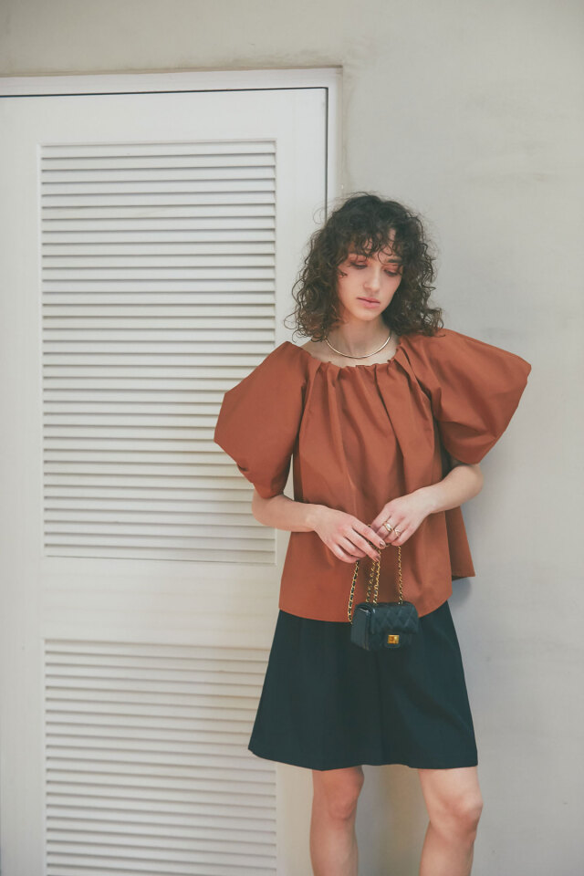 ボリュームスリーブタフタオフショルブラウス