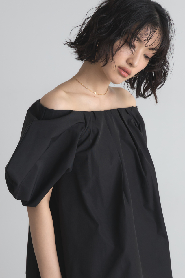 ボリュームスリーブタフタオフショルブラウス