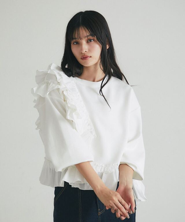 トラノイ　フリルデザインプルオーバー新品未使用　グレージュ トラノイ フリルデザインプルオーバー新品未使用 グレージュ