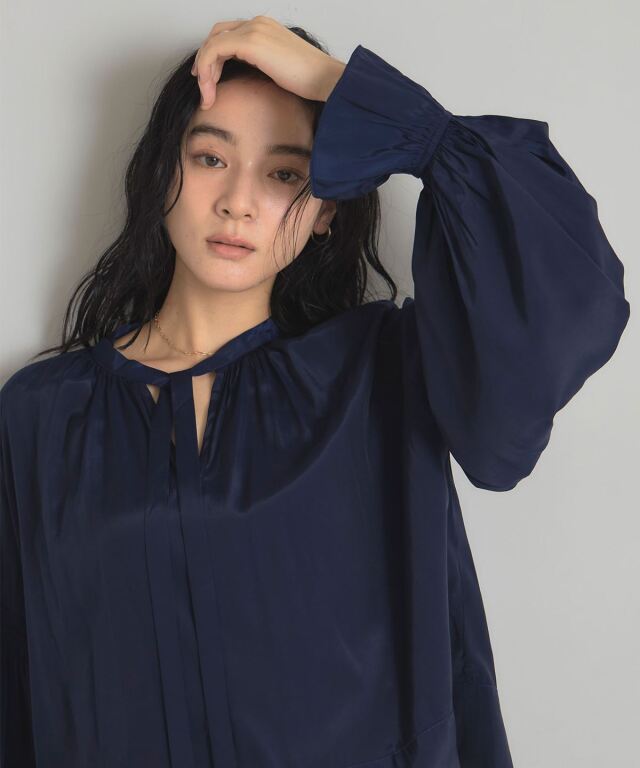 【未使用級】ADORE ギャザードルマンスリーブブラウス全開ファスナー紺 M スキッパーギャザーブラウス