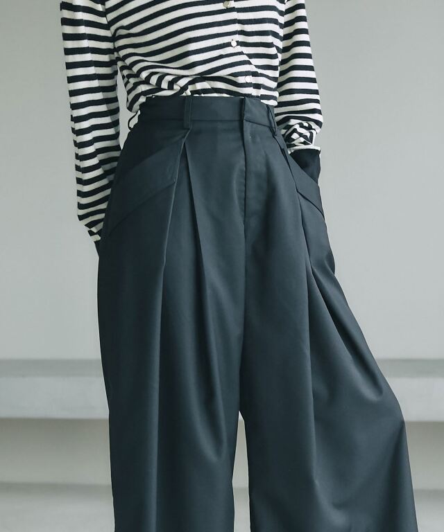 フラップ付きタックワイドパンツ