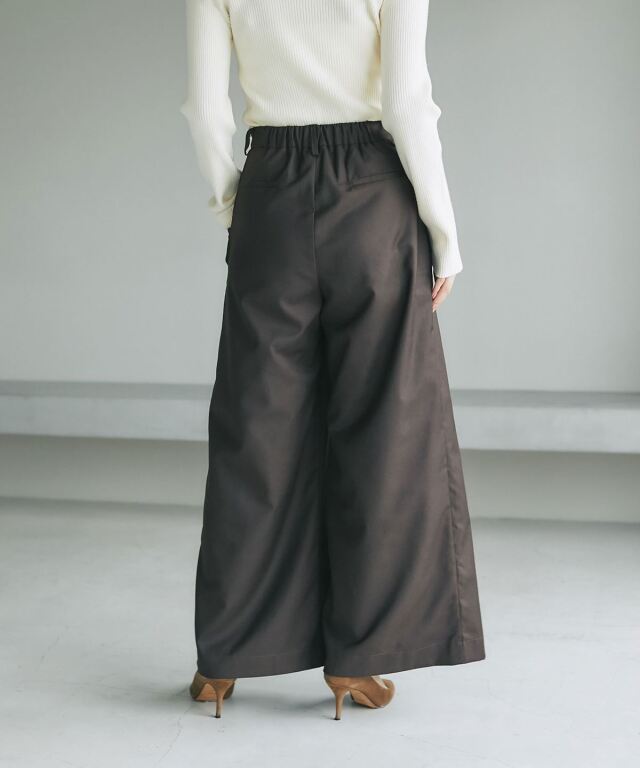 フラップ付きタックワイドパンツ