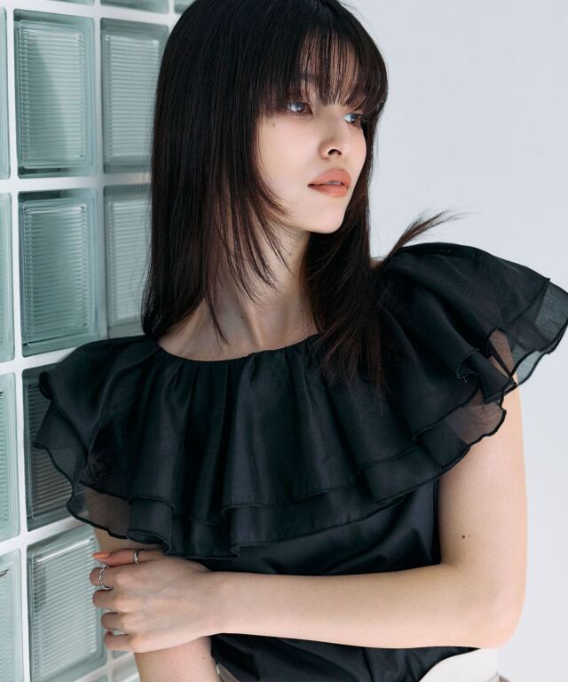 ラッフルフリルカラーブラウス