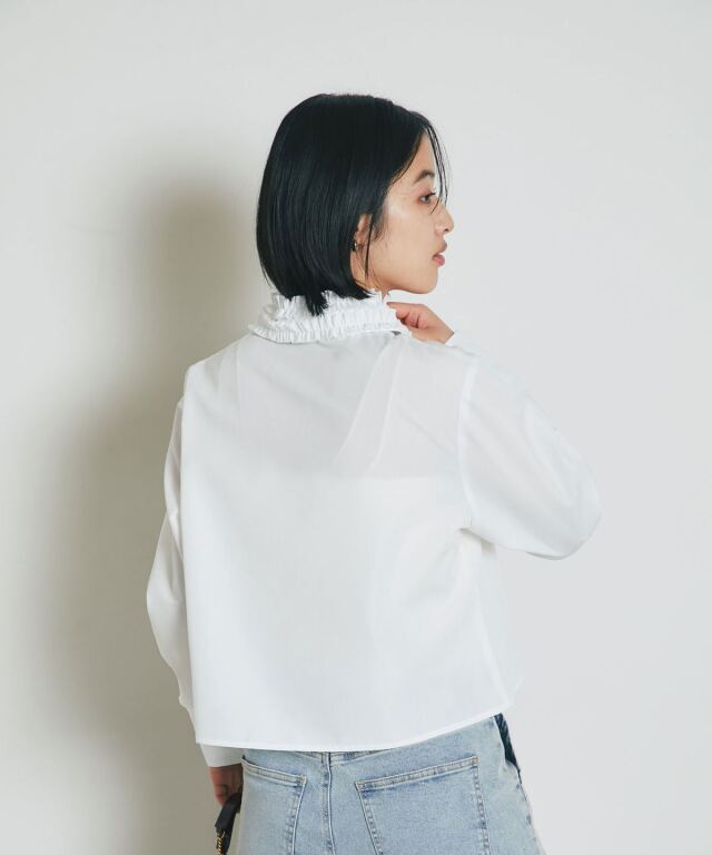 フリルカラーブラウス