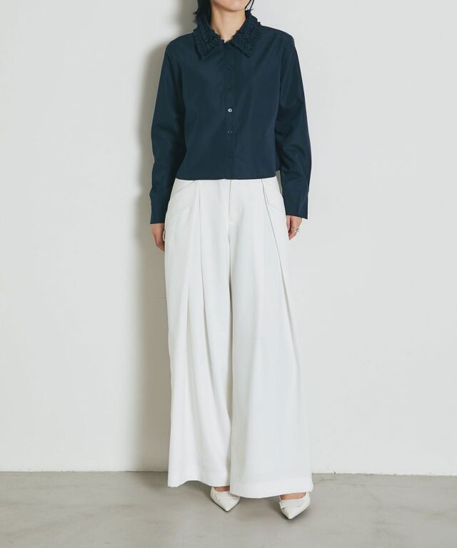 フリルカラーブラウス