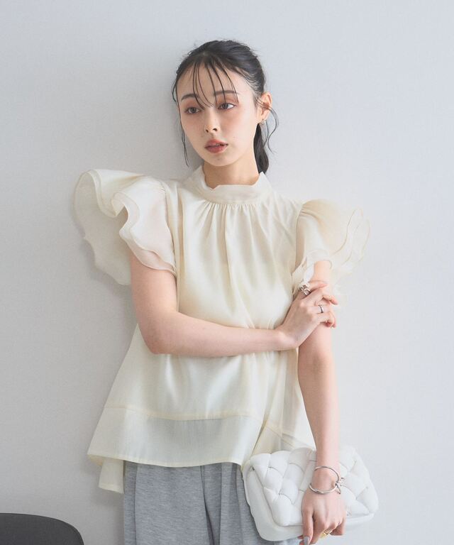 ラッフルスリーブブラウス