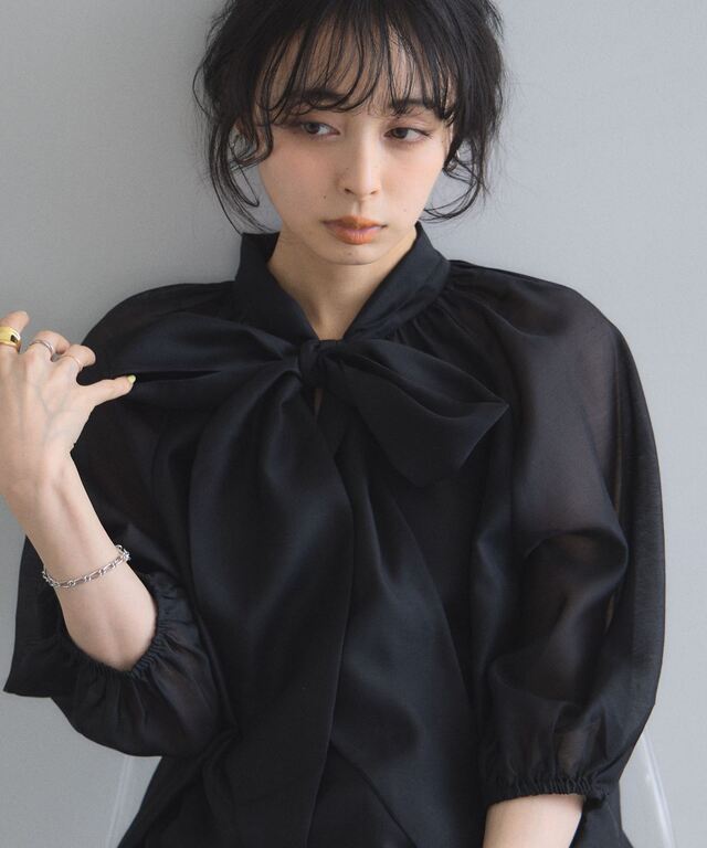 24AW IENA 前後2WAY リボンブラウス　黒　シアー　ベルスリーブ IENA - 24AW IENA 前後2WAY リボンブラウス 黒 シアー ベルスリーブの
