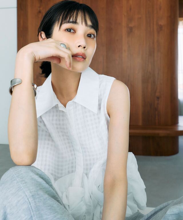 【林田岬優さん着用】チェック裾フリルブラウス