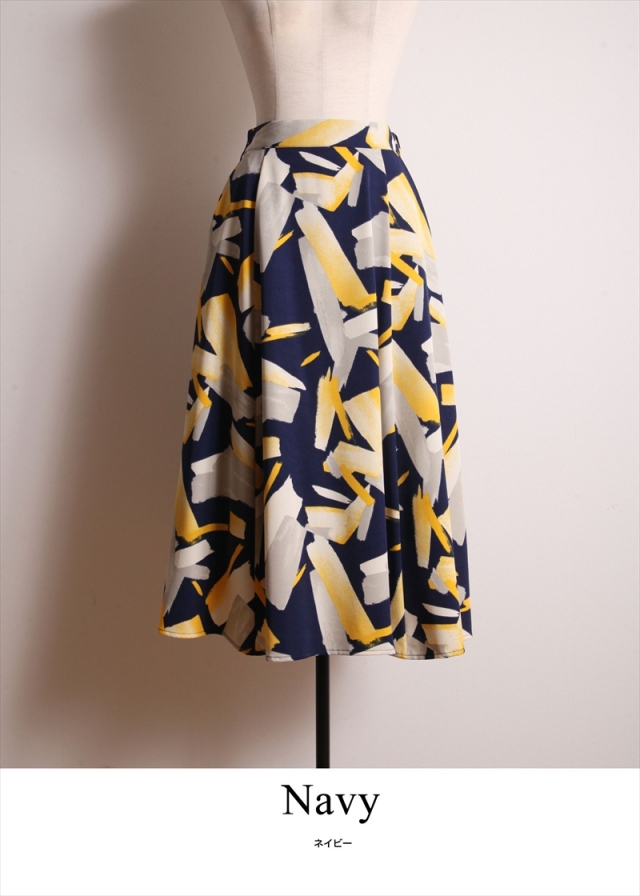 幾何学プリントフレアスカート