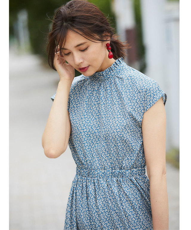 花柄プリントスタンドカラーワンピース